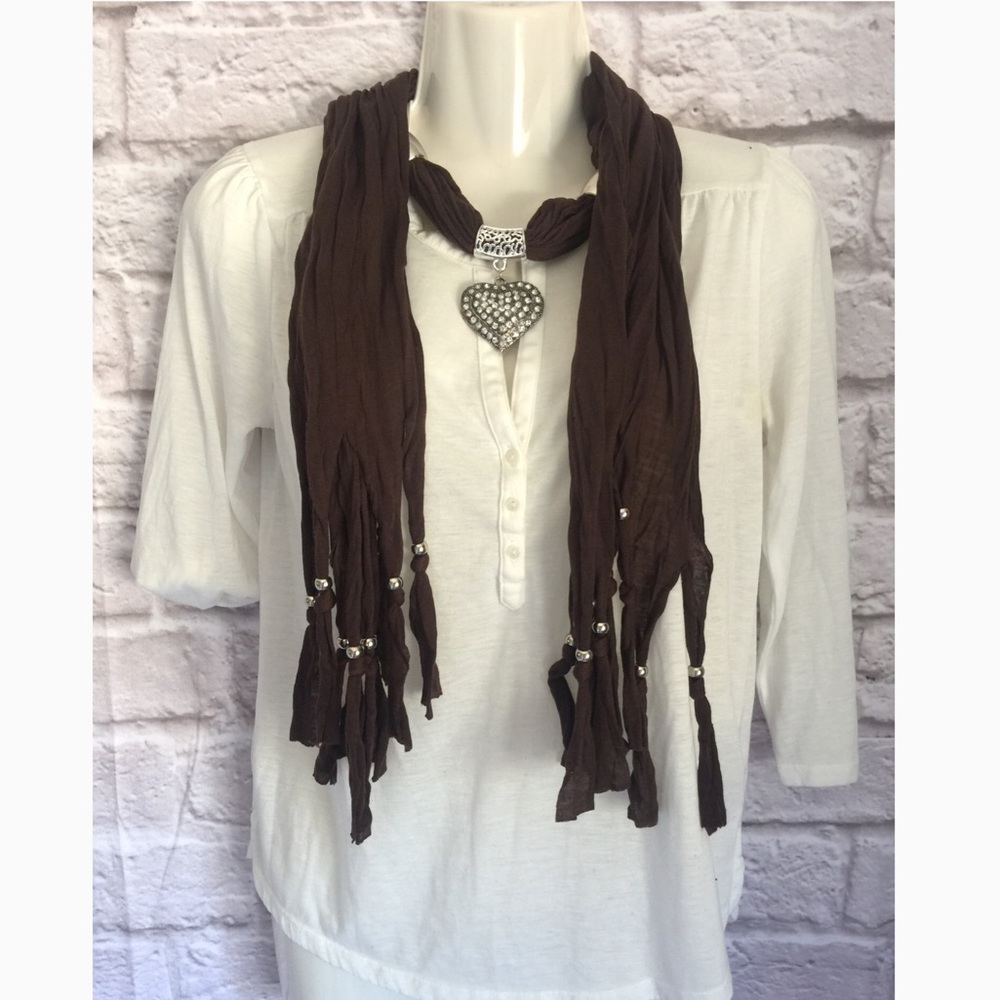 NWOT scarf w/diamond heart